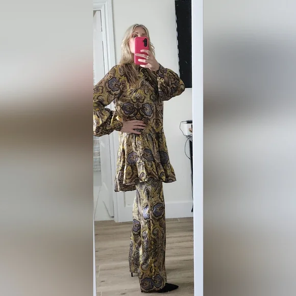 OUD Paris Top & Pant Set - Picture 14 of 16